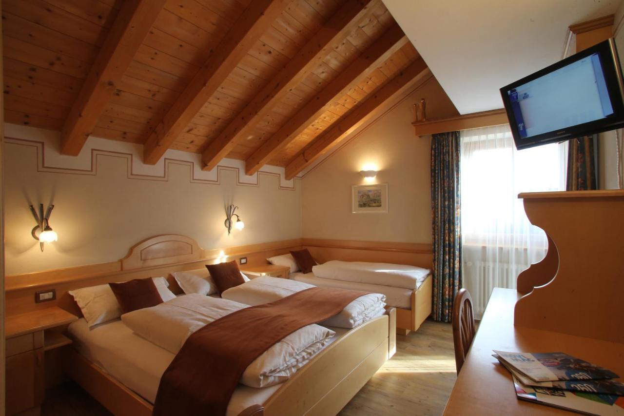 Ciasa Montanara Hotel La Villa  Exterior photo